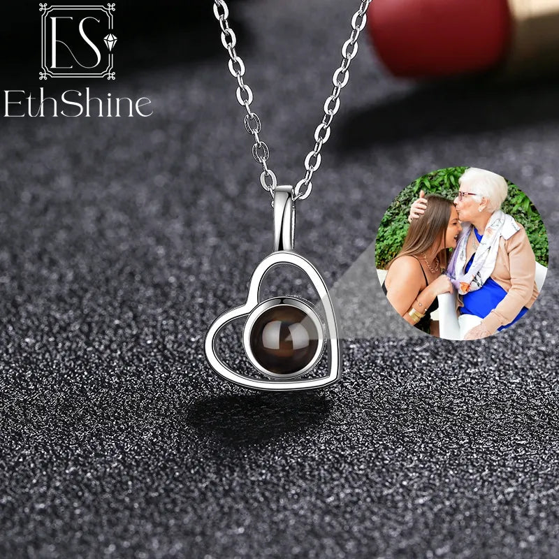 Personalized Projection Photo Necklace - The Perfect Gift for Your Loved Ones