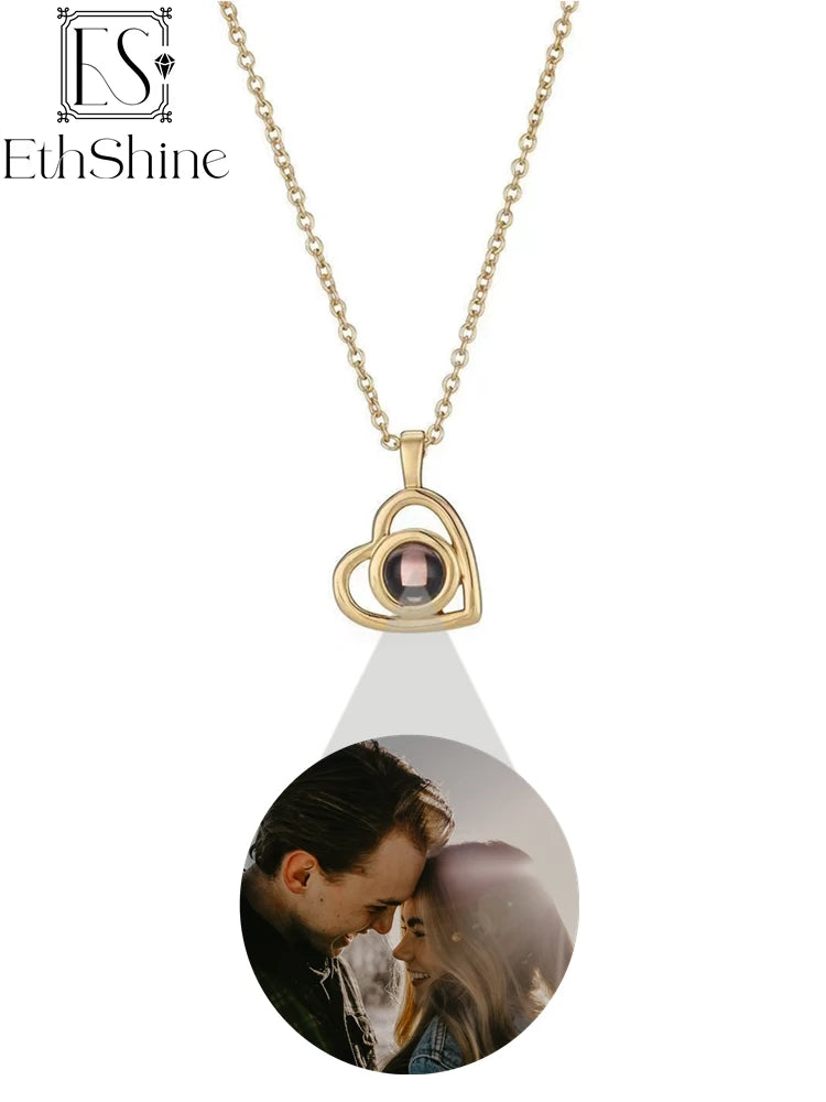 Personalized Projection Photo Necklace - The Perfect Gift for Your Loved Ones